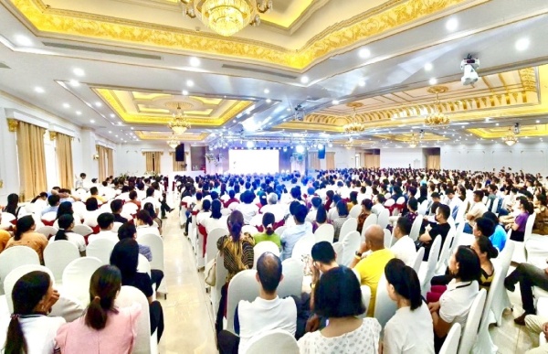 Kinh doanh &#x111;a c&#x1EA5;p b&#x1EA5;t ch&#xED;nh di&#x1EC5;n bi&#x1EBF;n ph&#x1EE9;c t&#x1EA1;p 