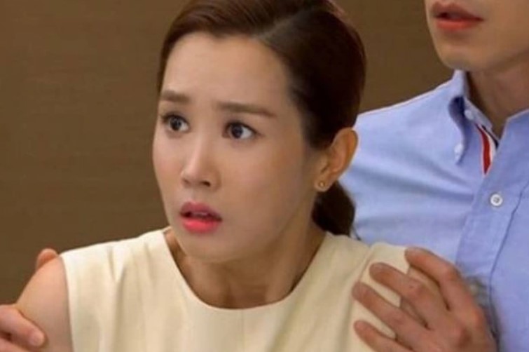 Bố chồng từ quê lên chơi, đi chợ về tình cờ nghe được 3 từ ông quát chồng tôi mà nước mắt tôi rơi lã chã