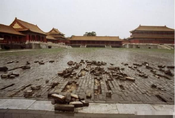 Gạch đất ở Tử Cấm Thành rạn nứt, các chuyên gia sau khi tìm hiểu đã thốt lên: “Hoàng đế Chu Đệ thật ác độc!”