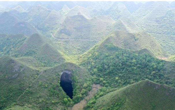 Bí ẩn về ‘hố trời’ khổng lồ chứa điều kì diệu bên trong khiến ai cũng sửng sốt