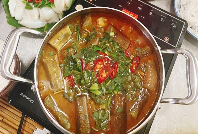 Cách nấu lẩu mắm miền Tây ngon ngất ngây, nhìn mà thèm của gái đảm Sài Gòn