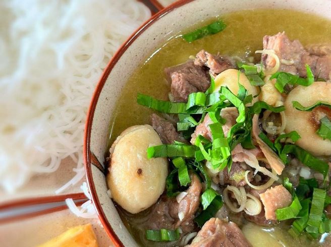 Cách nấu vịt om sấu cực đơn giản, ăn với cơm rất ngon, thưởng thức với bún càng hợp