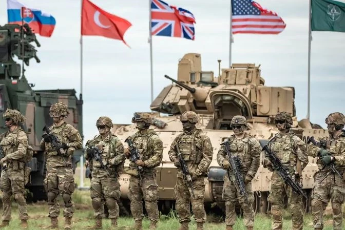 Một cuộc tập trận của NATO (Ảnh: Telegraph).