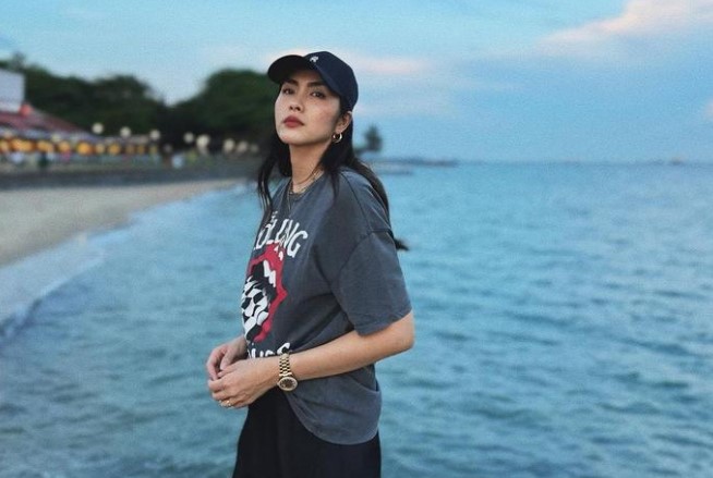 Tăng Thanh Hà dạo gần đây: Chăm giấu dáng, điện đồ rộng đầy sang chảnh