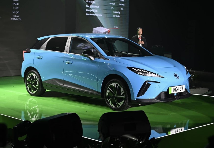 Xe điện MG4 có mặt tại đại lý, chính thức "chạm mặt" VinFast VF 6