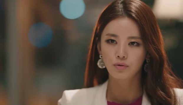 Ngày về thăm bố chồng bị ngã, mẹ chồng tuyên bố chia tài sản luôn, số tiền bà cho khiến chúng tôi thảng thốt