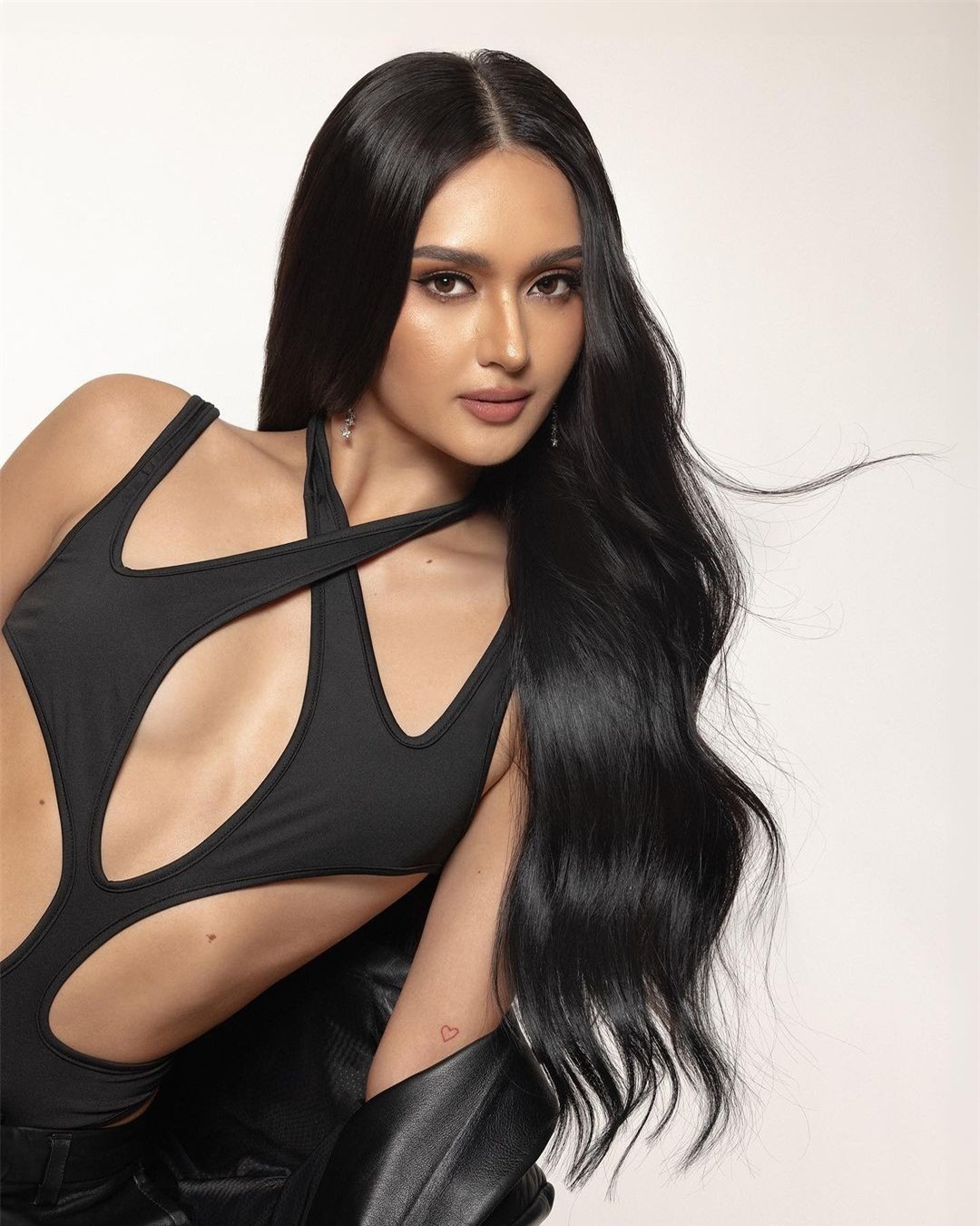 Hai người đẹp Philippines cùng sang Việt Nam thi hoa hậu ảnh 8