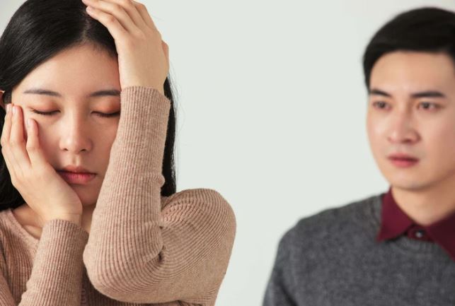 Gia đình đang êm ấm chị dâu đùng đùng đòi ly hôn, chìa đôi bàn tay cụt 1 ngón khiến bố mẹ tôi ngã quỵ