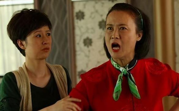 Ở cữ mẹ chồng bắt ăn cơm nguội, mẹ tôi đến thăm đưa ra một tờ giấy, bà điếng người