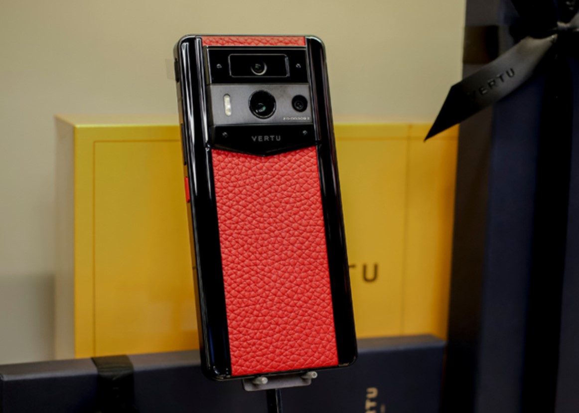 Không phải iPhone 15, mẫu điện thoại hơn 100 triệu này mới đang là xu hướng của thị trường