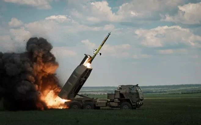 Ukraine khai hỏa pháo HIMARS ở Donetsk, ngày 18/5/2023. Ảnh: Getty