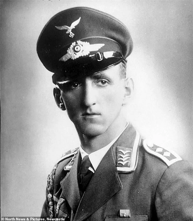 Người lính phi công trong Thế chiến thứ hai, Heinrich Richter, người mà Carl Edon tin rằng là mình của 'tiền kiếp'. (Ảnh: dailymail.co.uk)
