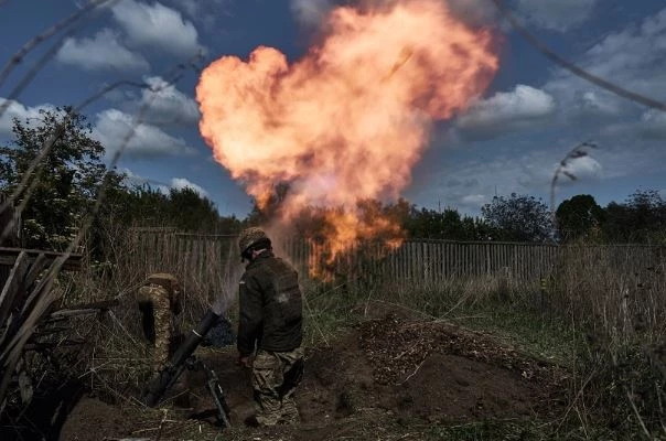 Lính Ukraine tấn công lực lượng Nga ở Kharkov (Ảnh: Getty).