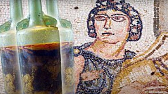 Có gì bên trong chai rượu vang 1.650 năm khiến giới khảo cổ đau đầu không biết nên mở hay không?