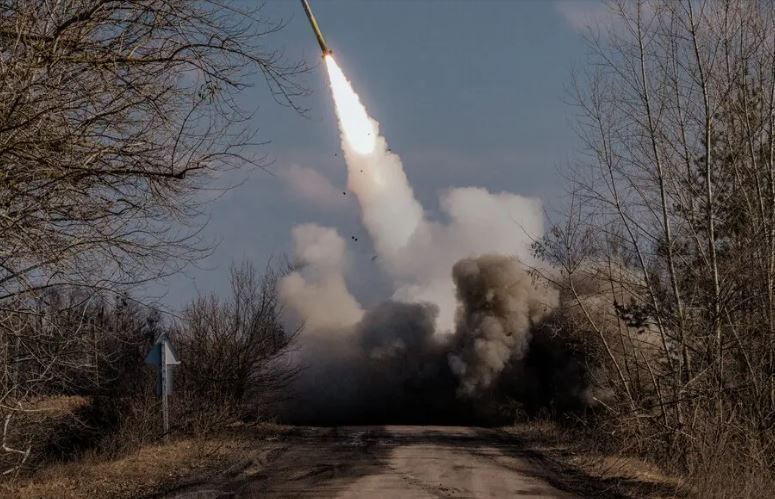 Phương Tây "cởi trói" cho vũ khí ở Ukraine: Bước ngoặt nguy hiểm