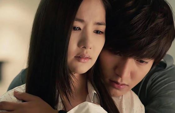 Vừa ly hôn, chồng cũ dúi vào tay vợ thẻ ngân hàng 500 triệu khiến chị bật khóc nhận ra mình quá vô tâm