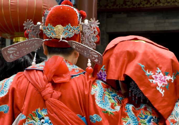 'Độc lạ' Trung Quốc: chú rể được 'hỗ trợ' tiền thách cưới, cô dâu sống thử với nhà chồng trước khi 'thanh toán'