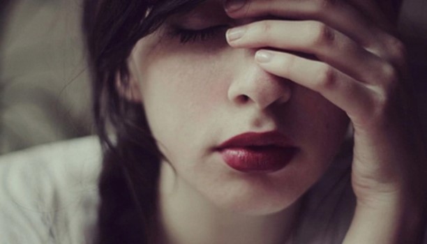 Mỗi chiều bố chồng đều đạp xe ra ngoài 2 tiếng, tôi tò mò nên đi theo rồi đau đớn khi thấy ông rẽ vào nghĩa địa