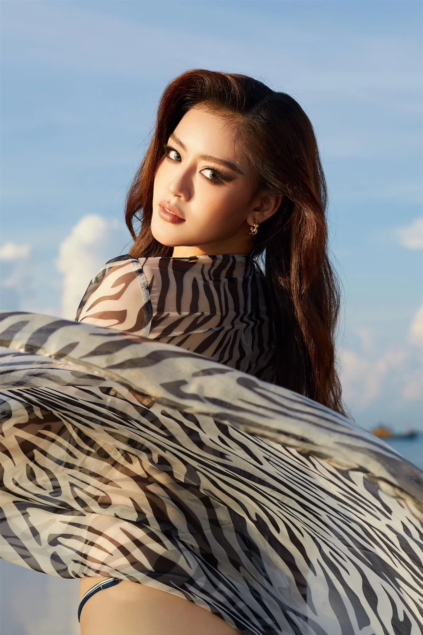 Nhan sắc ba người đẹp Việt vào đề cử Vẻ đẹp vượt thời gian ảnh 15