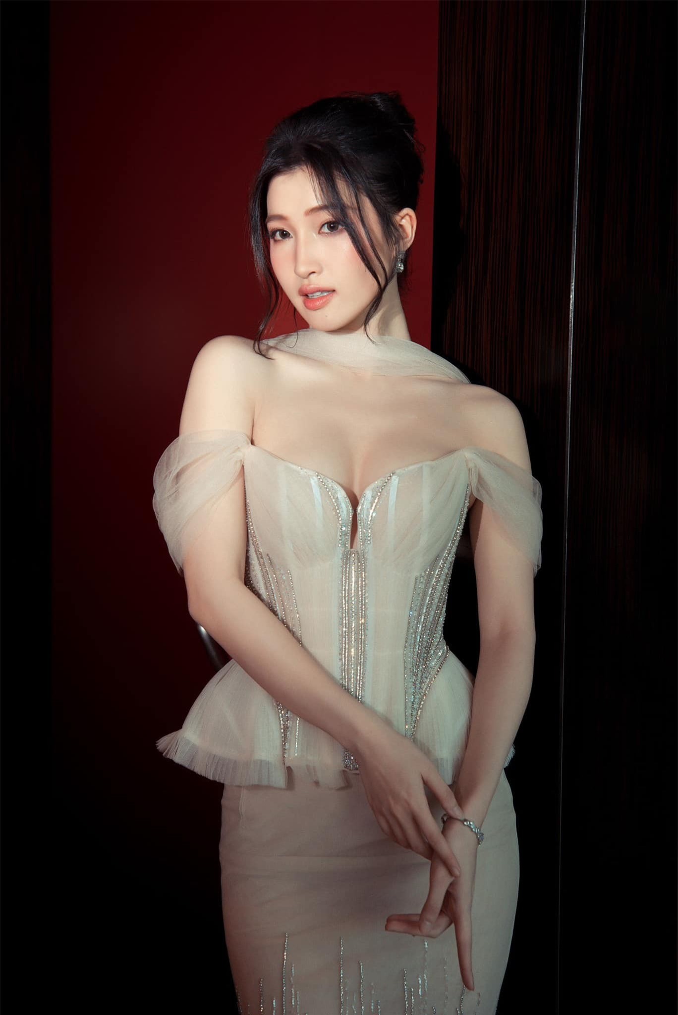 Nhan sắc ba người đẹp Việt vào đề cử Vẻ đẹp vượt thời gian ảnh 5