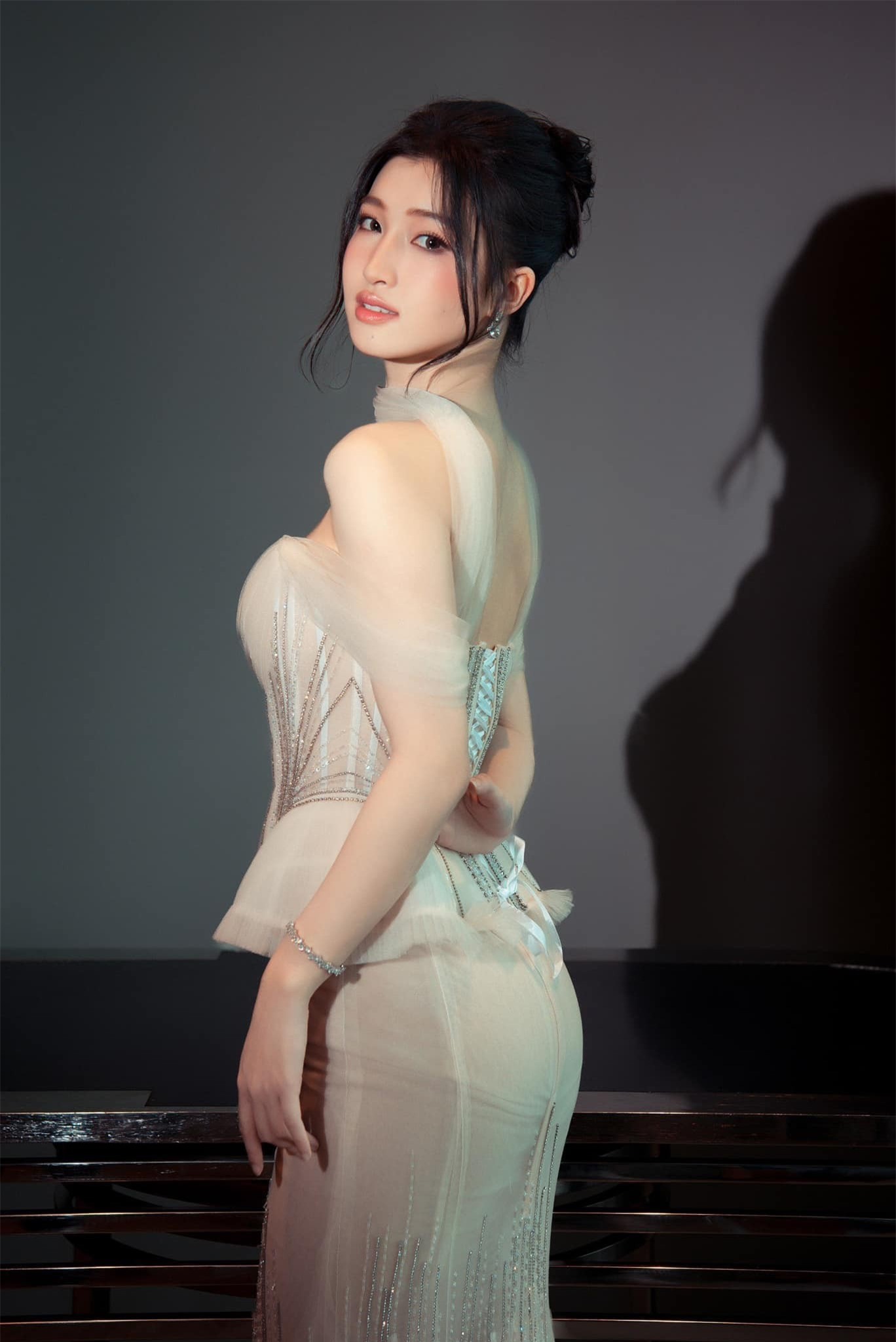 Nhan sắc ba người đẹp Việt vào đề cử Vẻ đẹp vượt thời gian ảnh 6