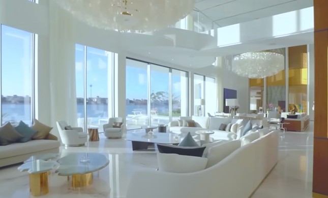 Bên trong du thuyền tổ chức tiệc cưới con trai tỷ phú Ấn Độ