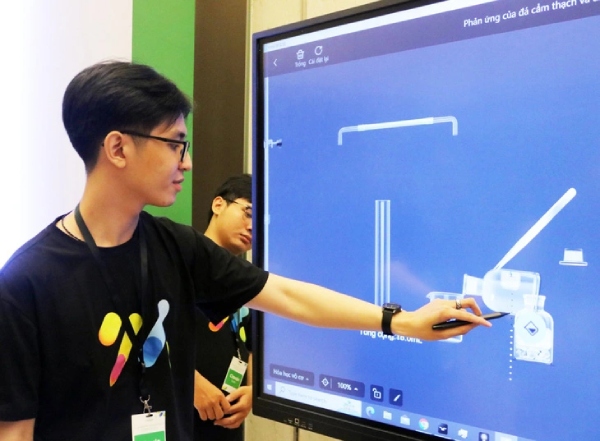 Sắp công bố Sắch trắng và bảng xếp hạng công nghệ giáo dục 2024