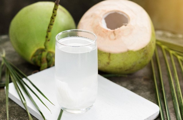Nước dừa là thức uống trường thọ, cực kỳ bổ dưỡng nhưng lại 'đại kỵ' với nhóm người này
