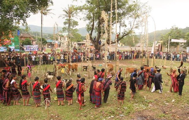 Dưới mái nhà chung - Bài 2: Xóa bỏ hủ tục, gìn giữ bản sắc văn hóa truyền thống