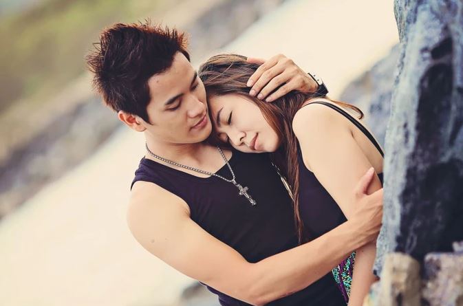 Nghe tin bố mẹ vợ đòi ly hôn, tôi và vợ tức tốc đến nhà hỏi thăm nhưng vừa thấy cảnh hai ông bà phân chia chỗ ở, vợ chồng tôi nhìn nhau cố nín cười