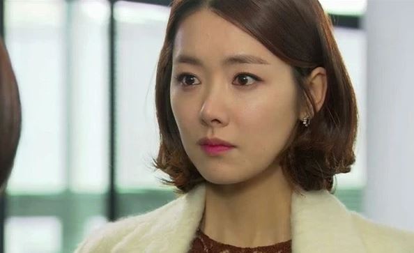 Nhờ chồng trông con để đi lấy tiền thai sản, khi trở về tôi bật khóc với cảnh tượng trong phòng khách rồi kiên quyết nói ly hôn