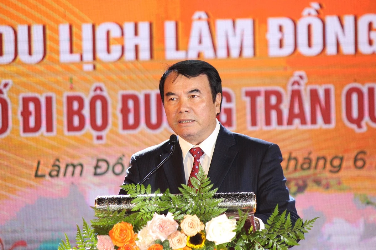 Phó Chủ tịch UBND tỉnh Lâm Đồng Phạm S phát biểu bế mạc Tuần lễ vàng du lịch Lâm Đồng năm 2024.