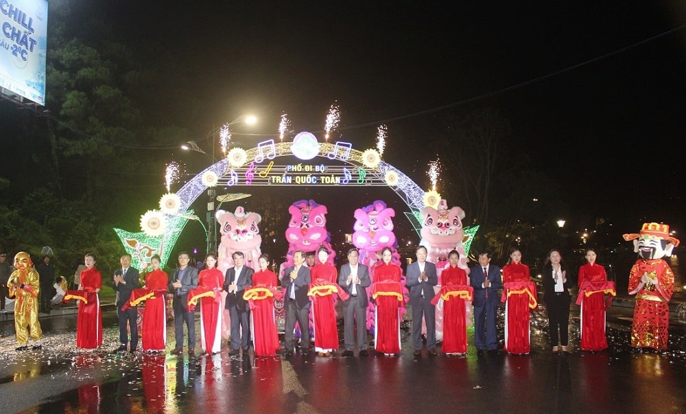 Đà Lạt khai trương phố đi bộ Trần Quốc Toản, ‘nối dài’ thành công tuần lễ vàng du lịch 