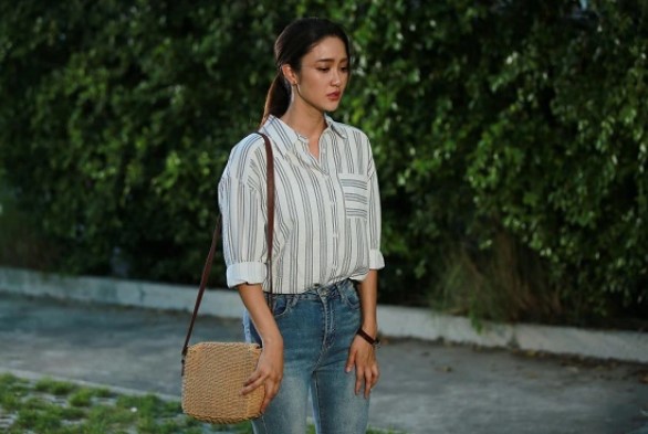 Thấy tôi rời khỏi nhà với 2 bàn tay trắng, bố chồng nhờ cầm vứt hộ túi rác, thứ bên trong làm tôi ứa nước mắt