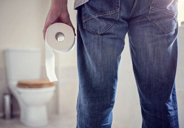 'Cay cú' vì bị ly hôn, vợ cũ lén bỏ thuốc xổ khiến chồng bị tiêu chảy suốt 1 năm liền