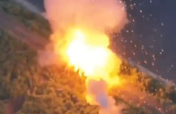 Ukraine tìm ra tử huyệt trên xe tăng "mai rùa" của Nga