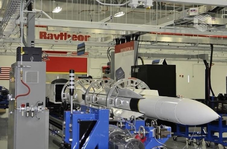 Mục đích bí ẩn của Mỹ khi cho tiêm kích F/A-18 mang tên lửa SM-6