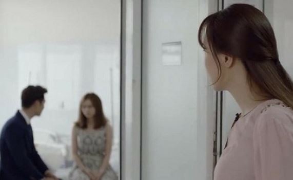 Vội vã đến bệnh viện khi nghe tin con riêng của chồng bị tai nạn nhưng khi nhìn thấy cảnh tượng ở đấy, tôi cay đắng kí đơn ly hôn, chấp nhận buông bỏ