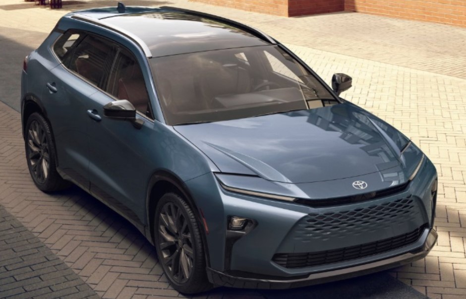 Toyota Crown Signia 2024 chốt giá từ 1,14 tỷ đồng, cạnh tranh Hyundai Santa Fe