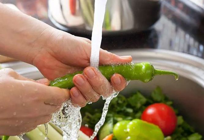 5 sai lầm khiến rau củ quả càng rửa càng bẩn, thất thoát dinh dưỡng và chất độc hại ngấm sâu hơn