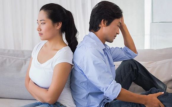 Trước ngày vợ chồng tôi ra tòa ly hôn, mẹ chồng đột ngột đưa ra vài món đồ khiến chồng tôi trợn tròn mắt vì không thể tin nổi