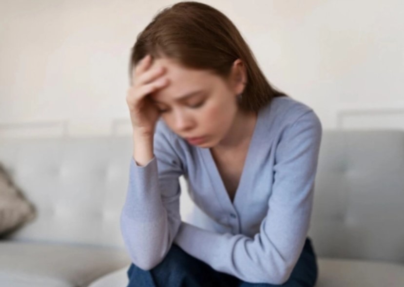 Sau cuộc điện thoại với mẹ vợ, chồng quay sang hỏi về số tiền 4 triệu mỗi tháng khiến tôi giật thót, giờ thì vàng cưới cũng bị "tịch thu"