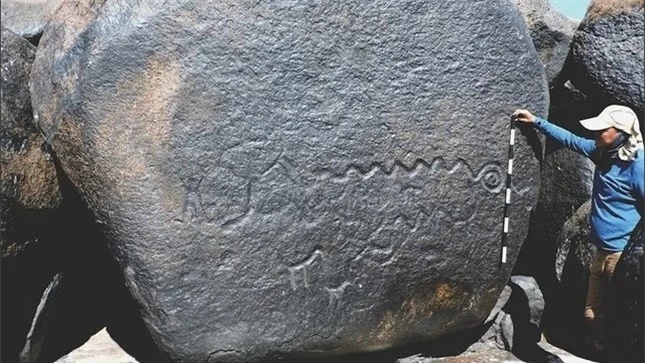 Phát hiện tác phẩm nghệ thuật trên đá 2.000 năm tuổi ảnh 1