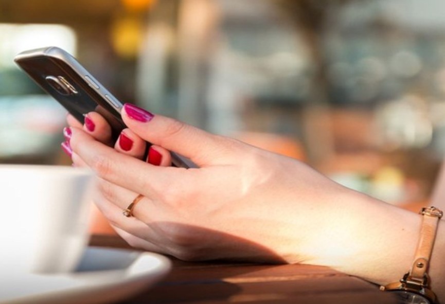 Cứ mỗi lần thấy chồng làm việc "tội lỗi", vợ lại dùng chiêu oái oăm kiếm cả mớ tiền từ chồng