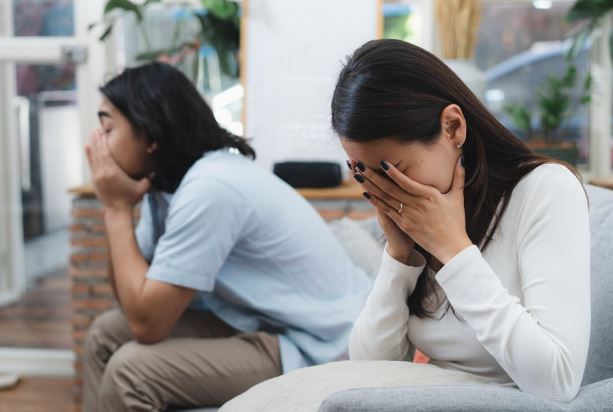 Đêm trước ngày ra tòa làm thủ tục ly hôn, vợ bỗng xuất hiện trước cửa nhà tôi với đôi mắt đỏ hoe và bật khóc thì thào lời xin lỗi