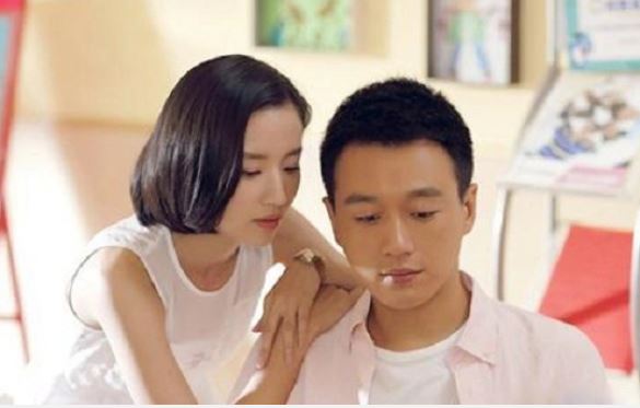 Khi tôi phấn khởi mang chiếc xe cả tỷ về tặng vợ, ngờ đâu cô ấy chẳng buồn liếc lấy một cái, chỉ cúi đầu lí nhí: "Chồng ơi, mình ly hôn được không?"