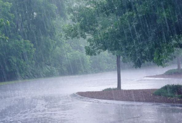 Cơn mưa đầu tiên trên Trái Đất xảy ra khi nào?