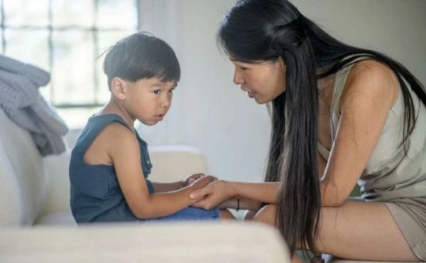 Sau 4 năm ly hôn, tôi phát hiện có một cậu bé trông rất giống mình