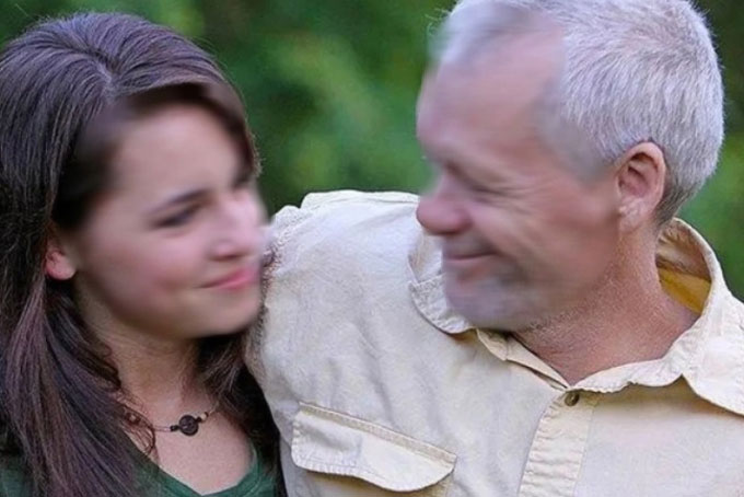 Lúc bố chồng chia tài sản, chị giúp việc quỳ xuống cầu xin một câu liền được ông chia cho nửa gia tài: Nỗi xấu hổ muốn độn thổ