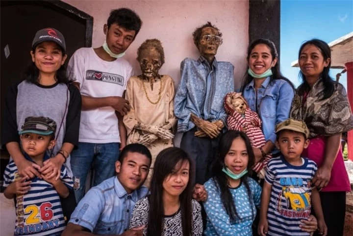 Ngôi làng ‘zombie’ nơi xác chết ‘biết đi’ và chung sống như người trong gia đình - 5